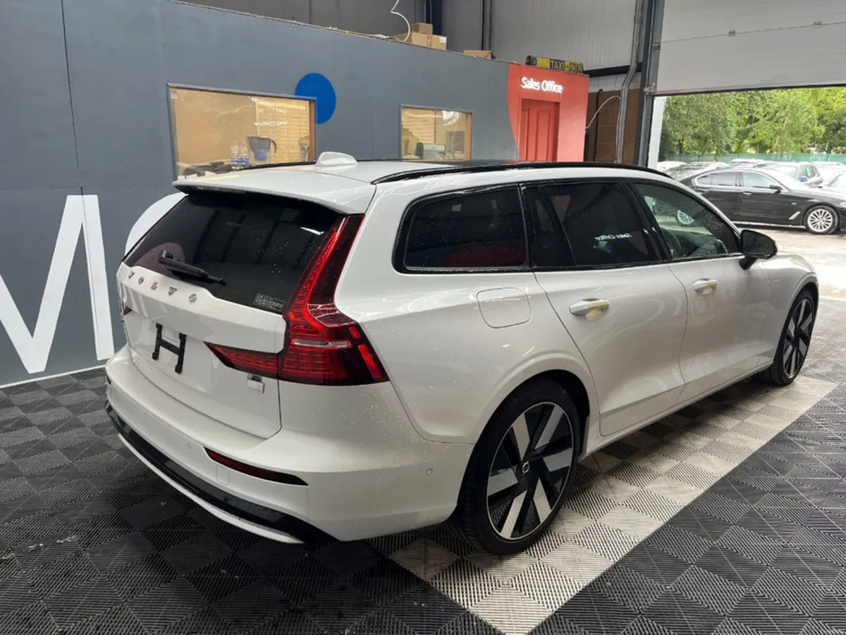 Volvo V60 2024 VOLVO V60 ULTRA T6 PLUG-IN 2.0 AUTO - Image 2