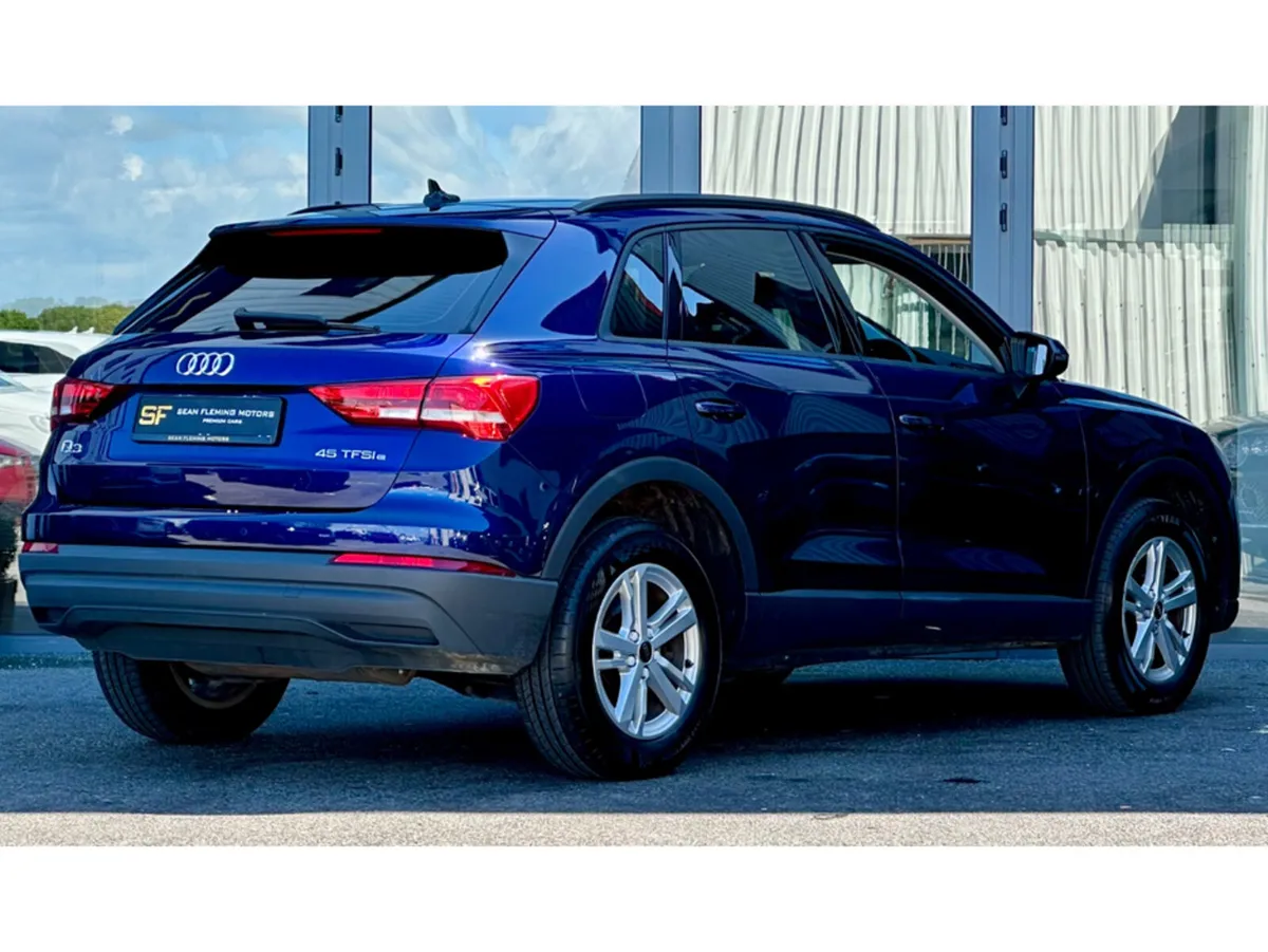 Audi Q3 TECHNIK 45 TFSI E S-A - Image 4