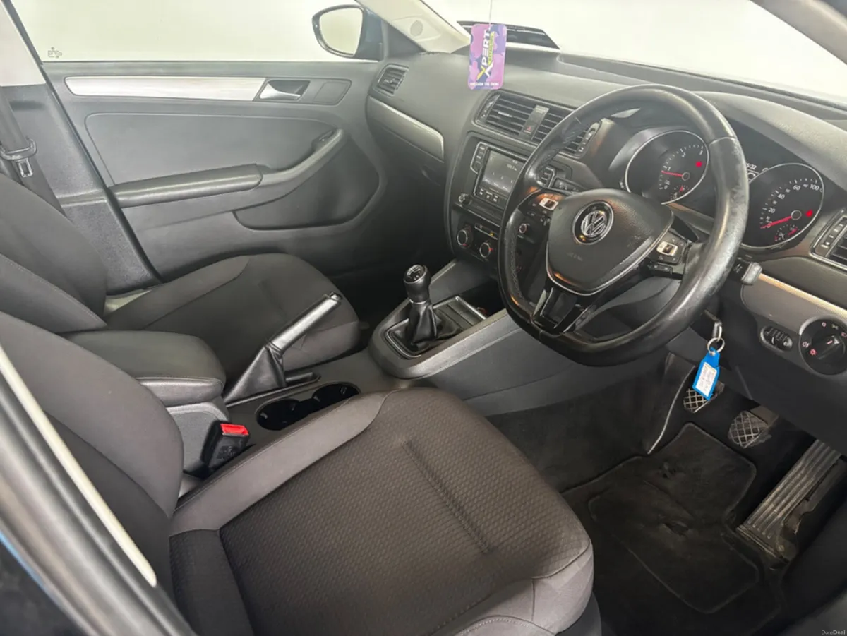 Volkswagen Jetta TRENDLINE 2.0 TDI MANUAL 5SPEED 1 - Image 4