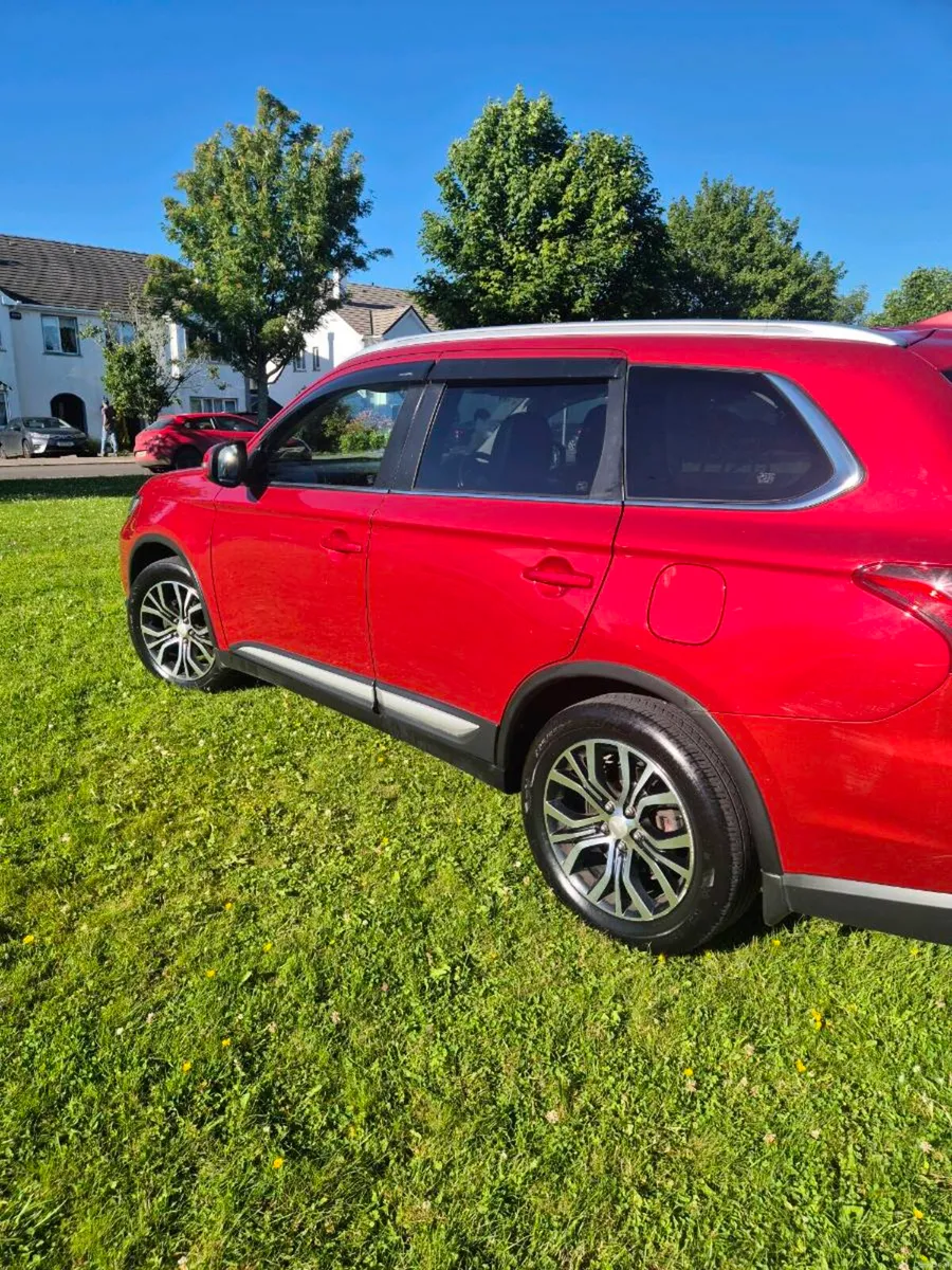 2018 Mitsubishi outlander 7 seater Automatic. - Image 4