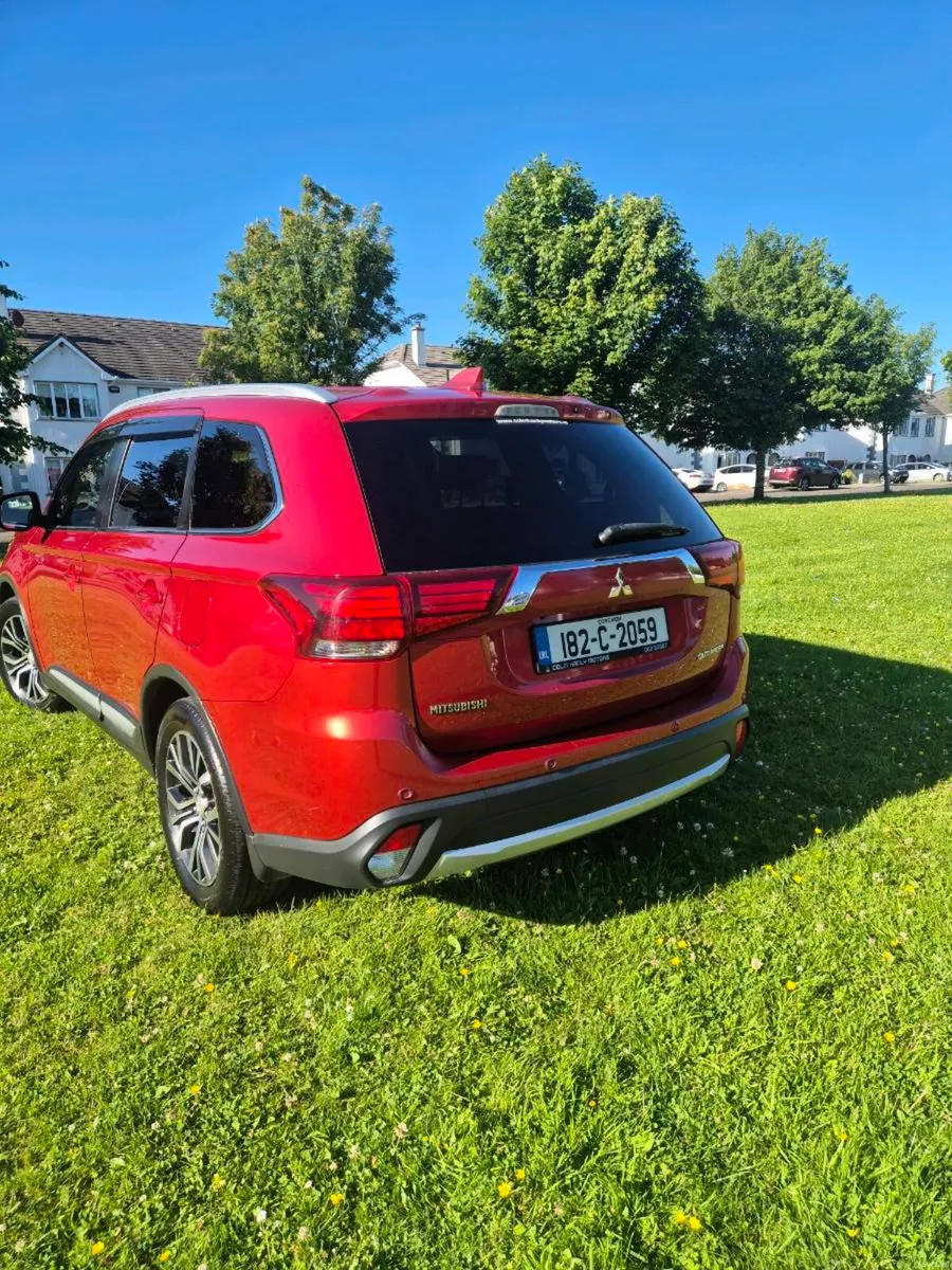 2018 Mitsubishi outlander 7 seater Automatic. - Image 2