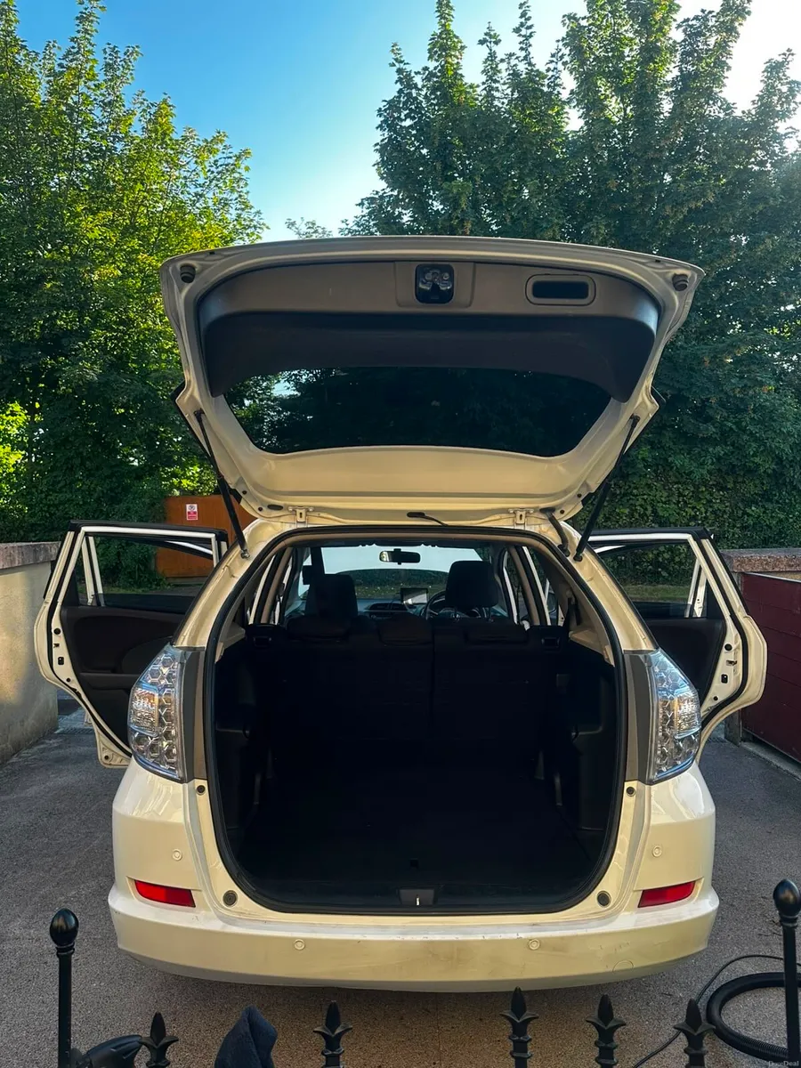 Honda fit shuttle - Image 2