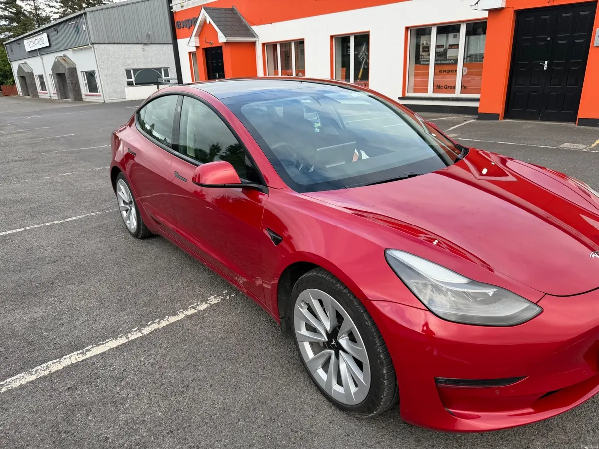 Tesla Model 3 2021 - Image 4