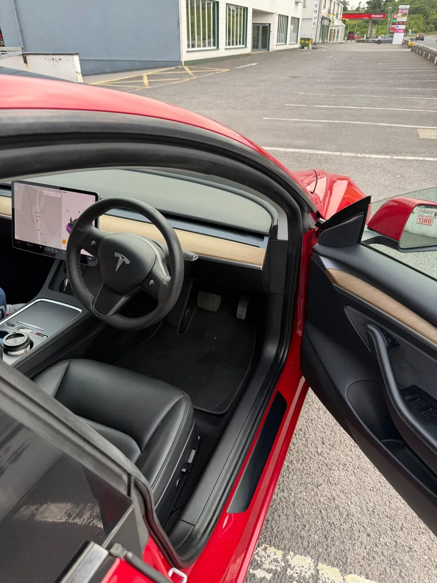 Tesla Model 3 2021 - Image 3