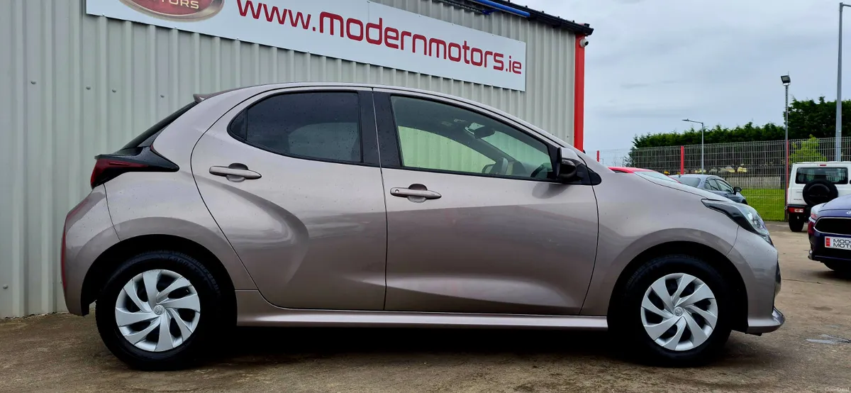 Toyota Yaris hybrid/petrol new model 1.5 low kms - Image 6