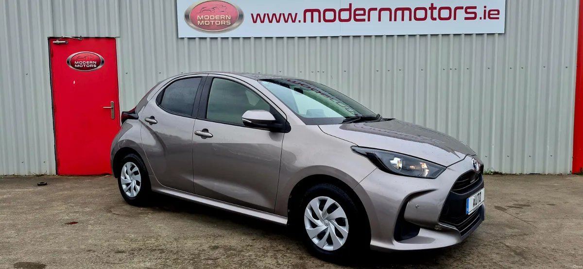 Toyota Yaris hybrid/petrol new model 1.5 low kms - Image 1