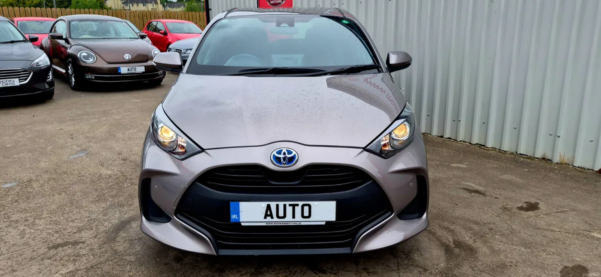 Toyota Yaris hybrid/petrol new model 1.5 low kms - Image 4