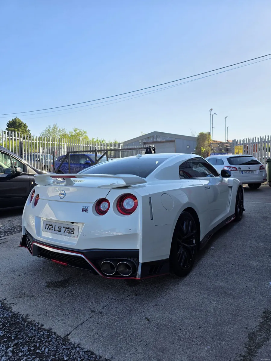 Nissan GT-R 2017 - Image 1