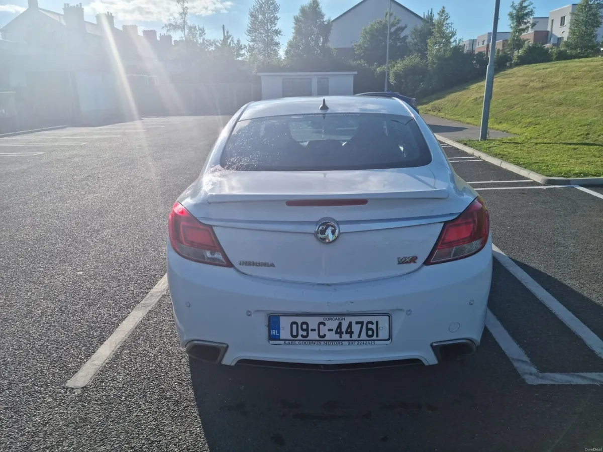 Insignia VXR 2009 325 BHP *NEEDS WORK* - Image 2
