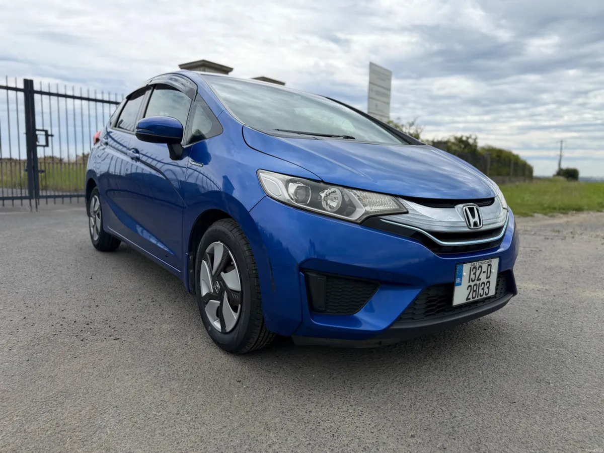 132 Honda fit Hybrid 1.5 Fresh Import New NCT - Image 3