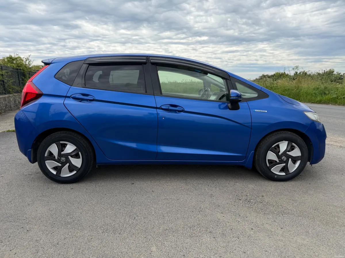 132 Honda fit Hybrid 1.5 Fresh Import New NCT - Image 4