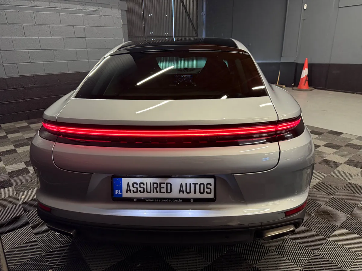 242 Porsche Panamera 4 E-Hybrid - Image 4