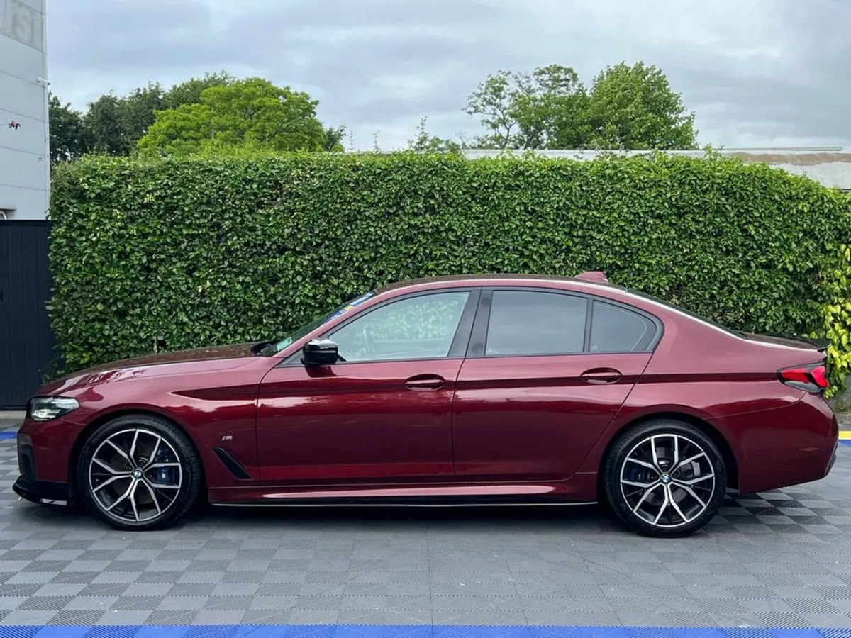 BMW 5-Series LCI M-SPORT 3.0 D AUTO // APPLE CARPL - Image 3