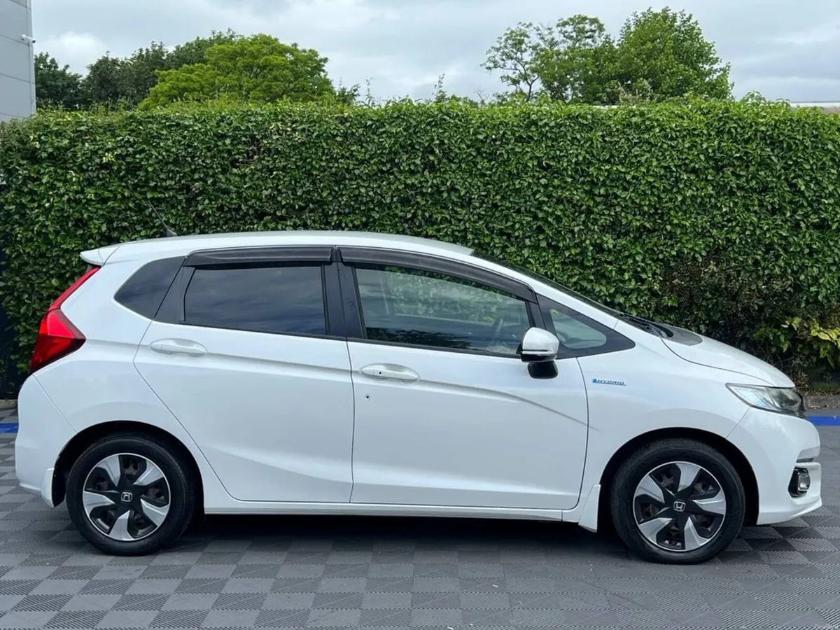 Honda Fit L-PACKAGE 1.5 HYBRID AUTO // HALF LEATHE - Image 2