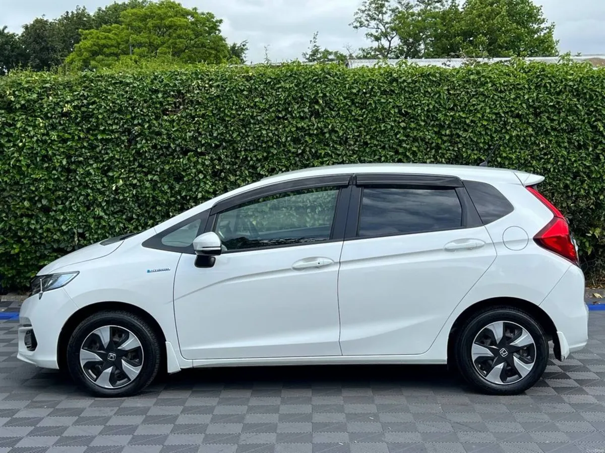 Honda Fit L-PACKAGE 1.5 HYBRID AUTO // HALF LEATHE - Image 3