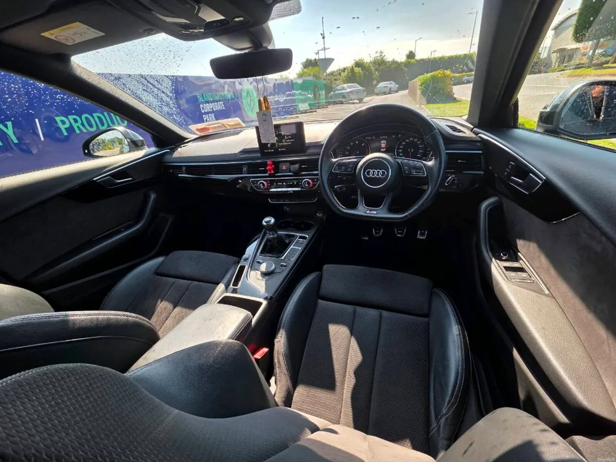 Audi A4 1.4tfsi 150HP S Line Black Edition 2017 - Image 3