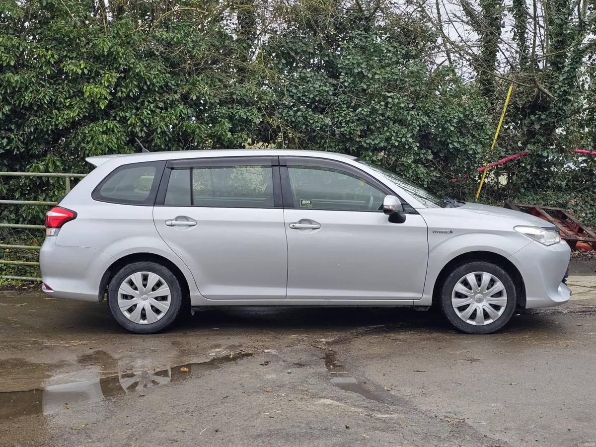 2017 Toyota  hybrid.  Automatic nct&tax €8,900 - Image 3