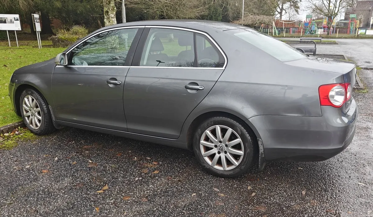 Volkswagen Jetta 2009 - Image 4