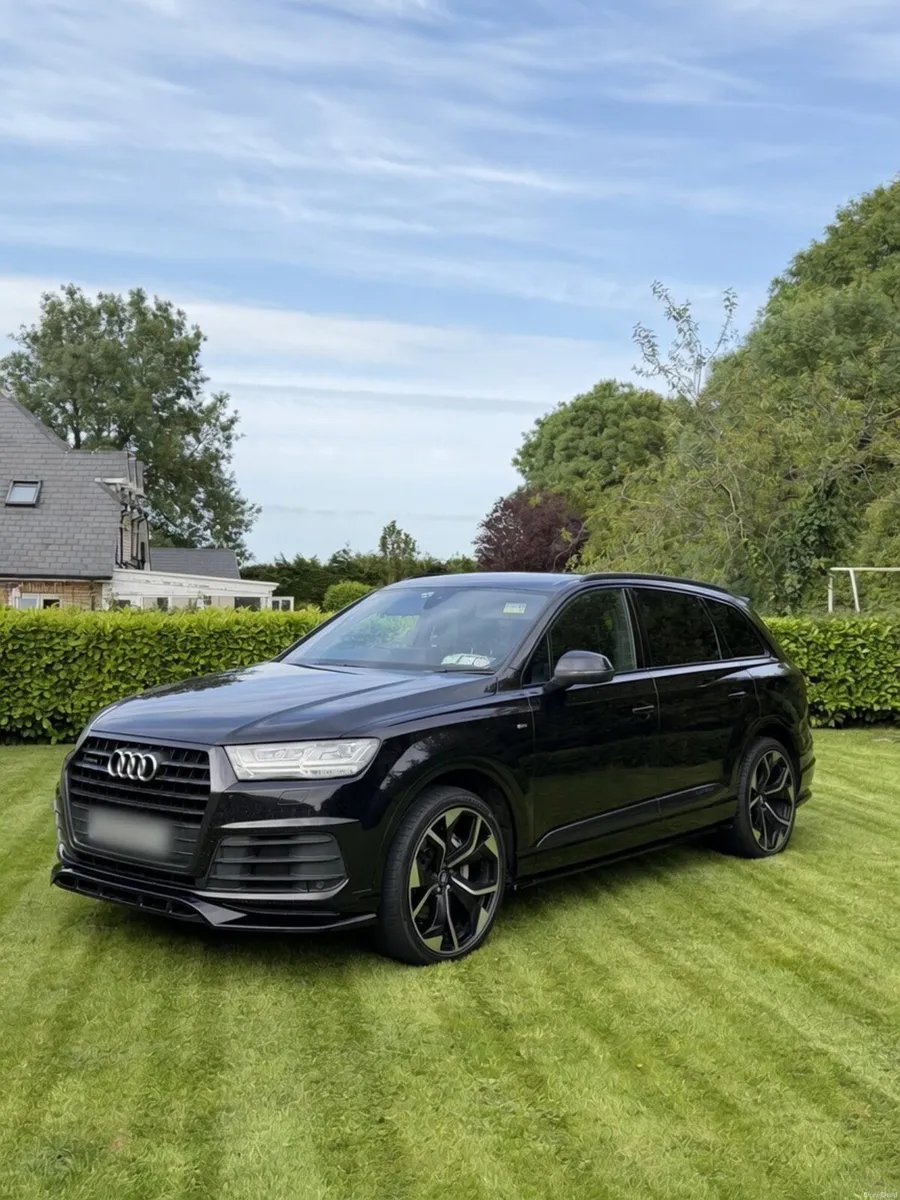 Audi Q7 - Image 1