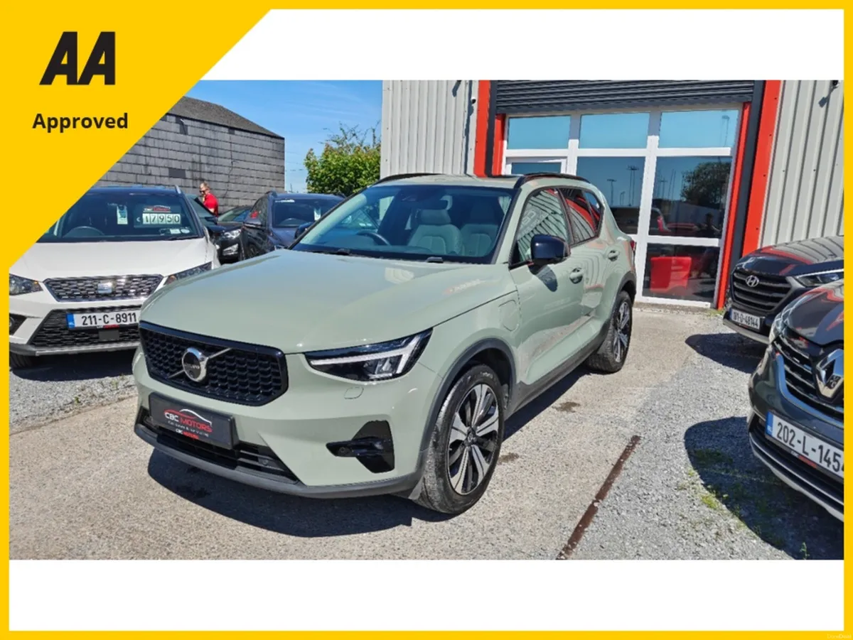 Volvo XC40 2023 Ultimate Dark T5 28,820 Kilometers - Image 5