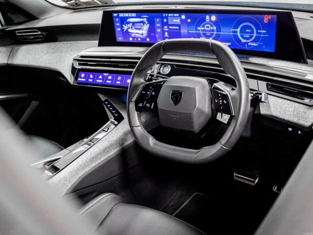 Peugeot 3008 E-Allure 73kWh 210BHP - Image 2