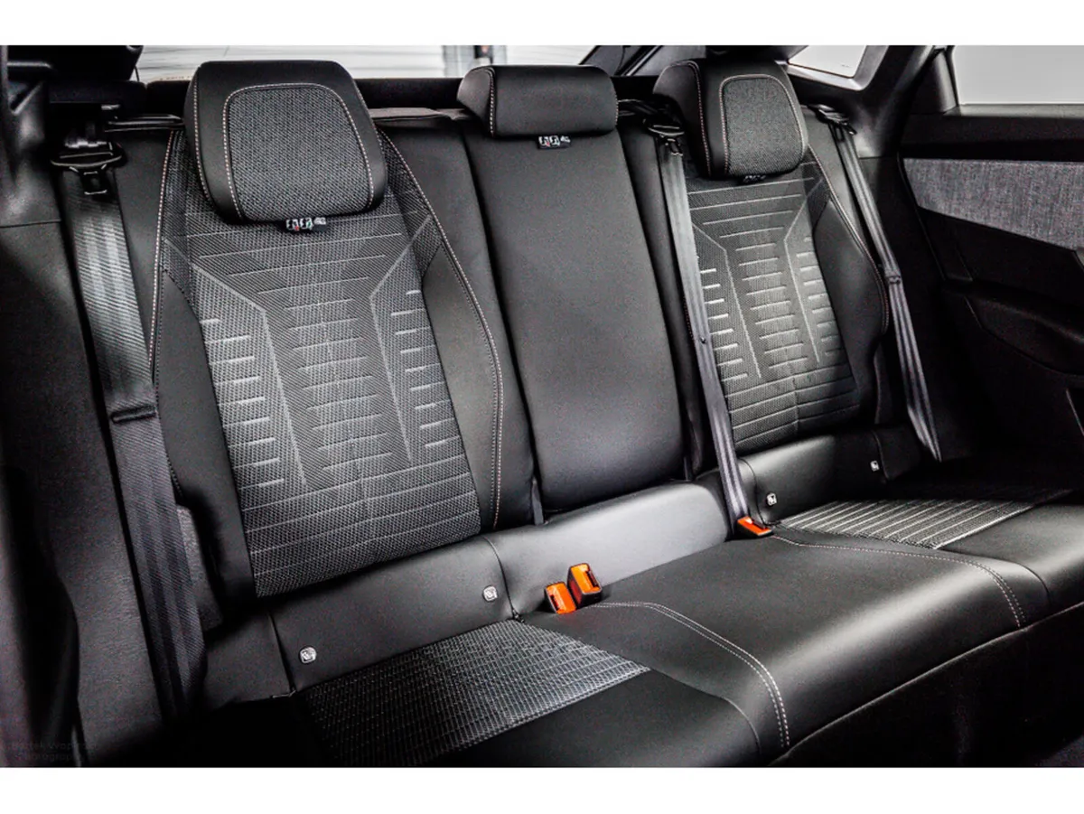 Peugeot 3008 E-Allure 73kWh 210BHP - Image 5