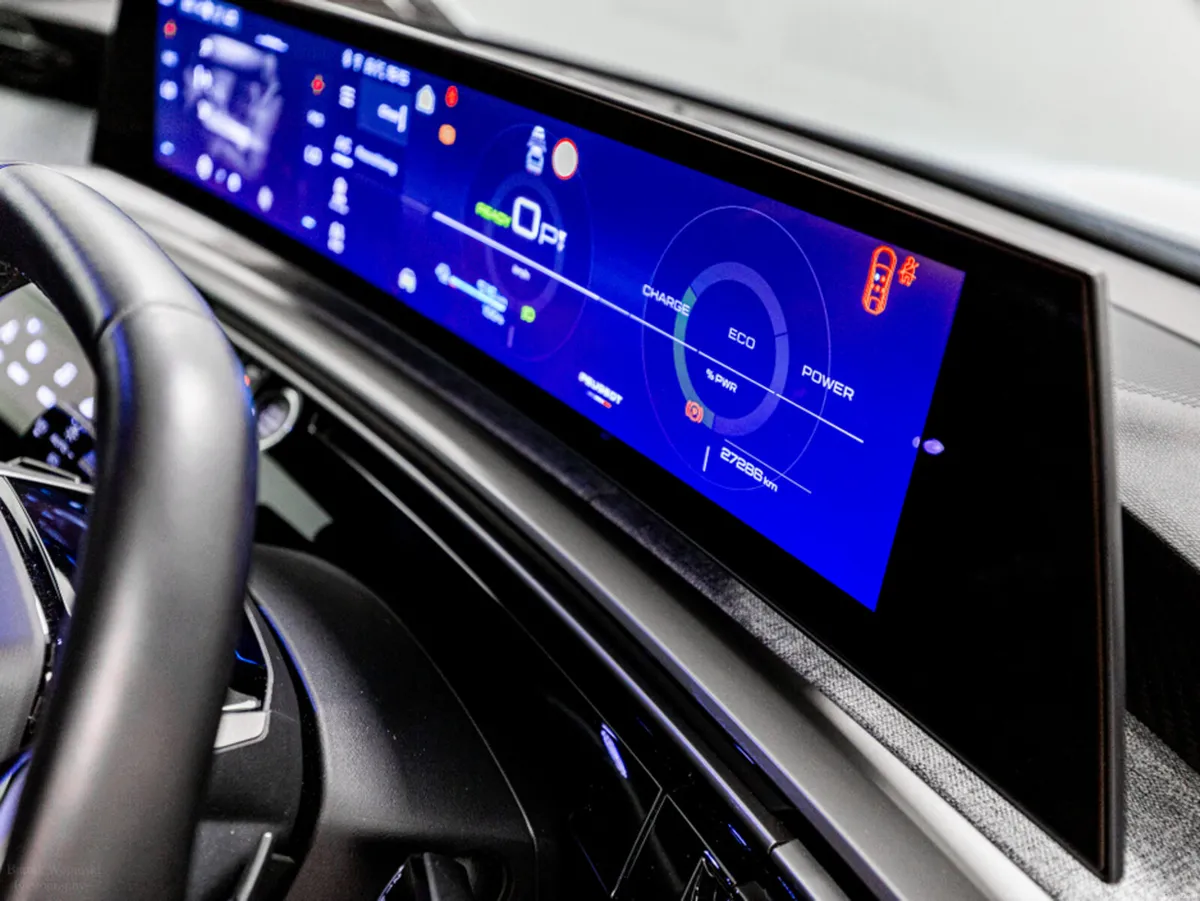 Peugeot 3008 E-Allure 73kWh 210BHP - Image 3