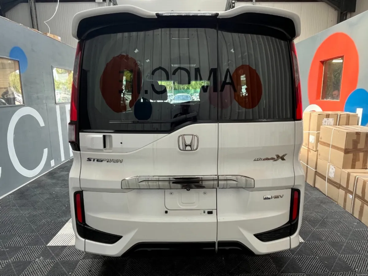 Honda Stepwagon 2021 HONDA STEPWAGON EHEV MODULO X - Image 3