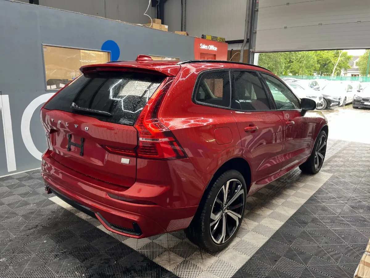 Volvo XC60 2024 VOLVO XC60 ULTIMATE T6 PLUG-IN 2.0 - Image 2