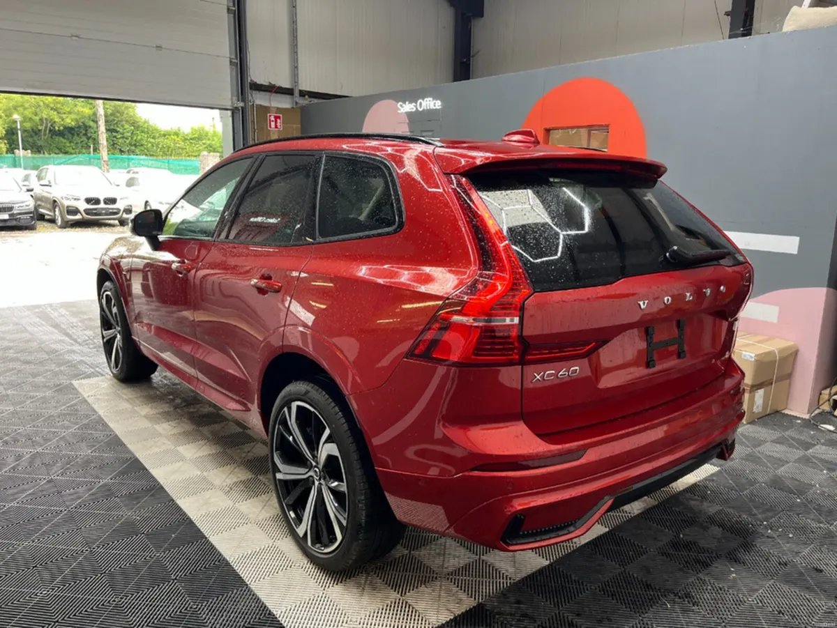 Volvo XC60 2024 VOLVO XC60 ULTIMATE T6 PLUG-IN 2.0 - Image 4