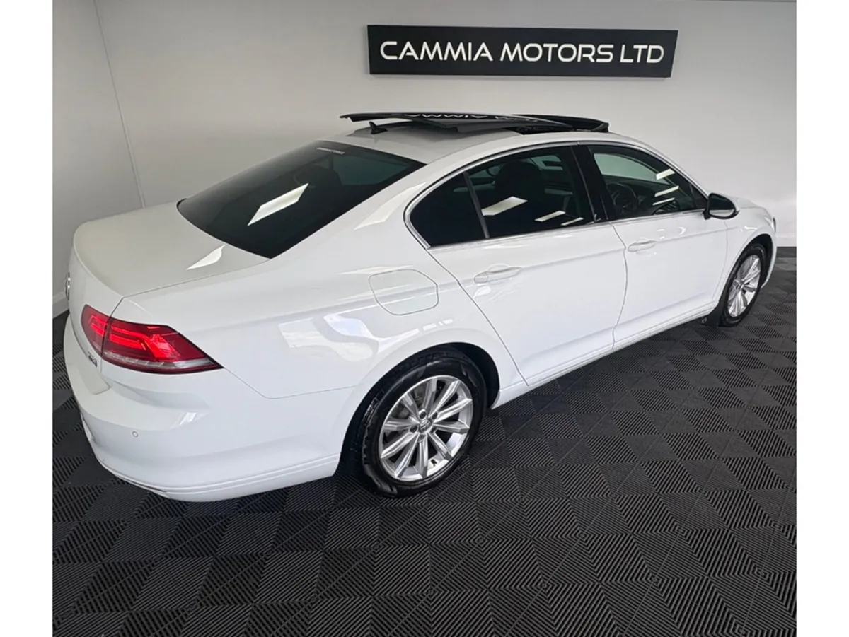 Volkswagen Passat SE BUSINESS BLUEMOTION 120PS 4 4 - Image 2
