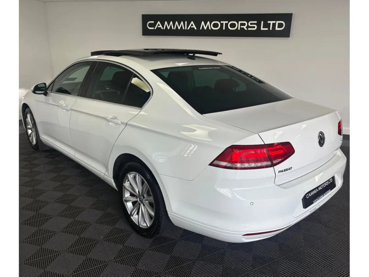 Volkswagen Passat SE BUSINESS BLUEMOTION 120PS 4 4 - Image 3