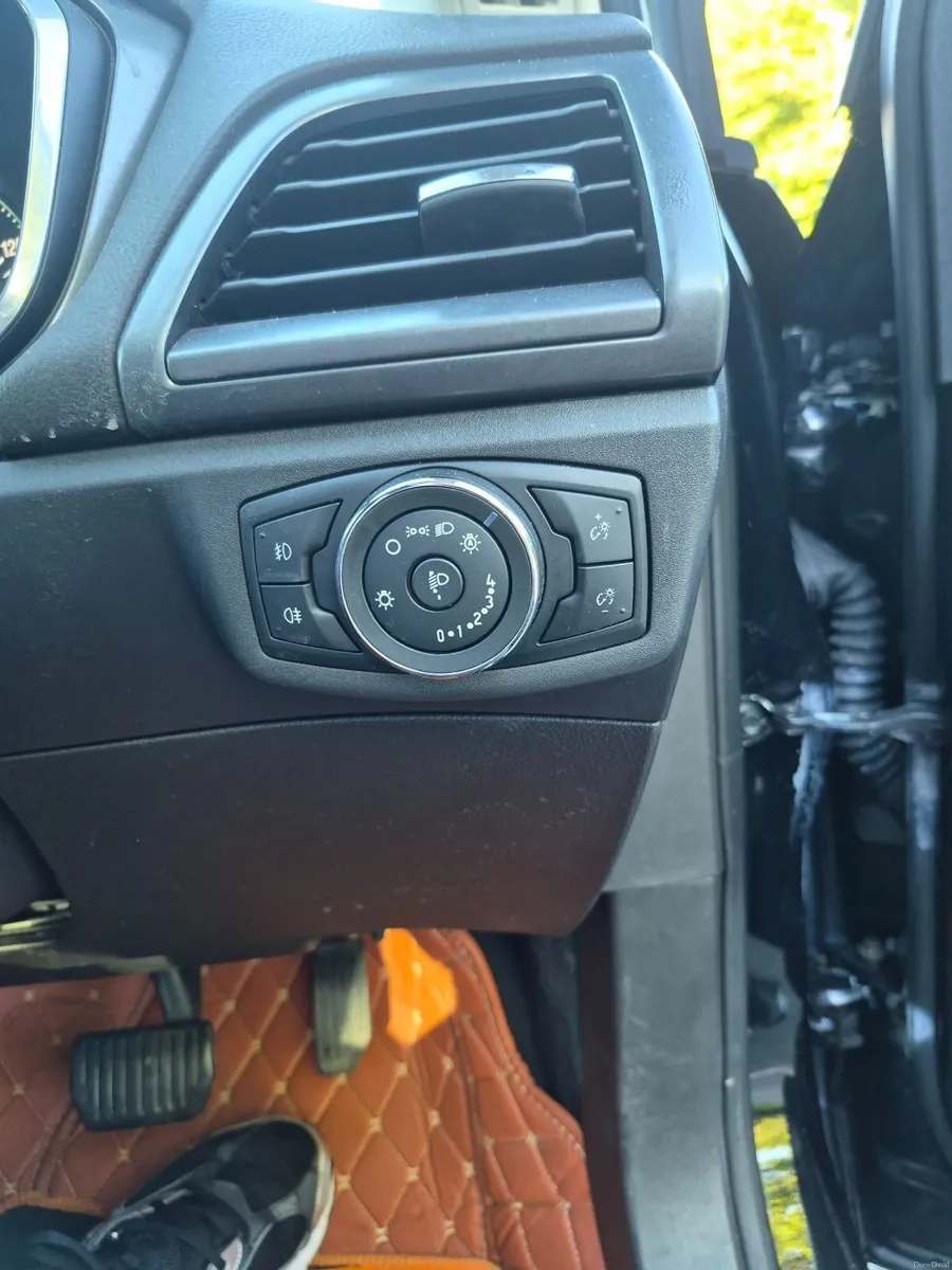 Ford Mondeo 2.0 TDCi 150 Auto Titanium Estate - Image 2