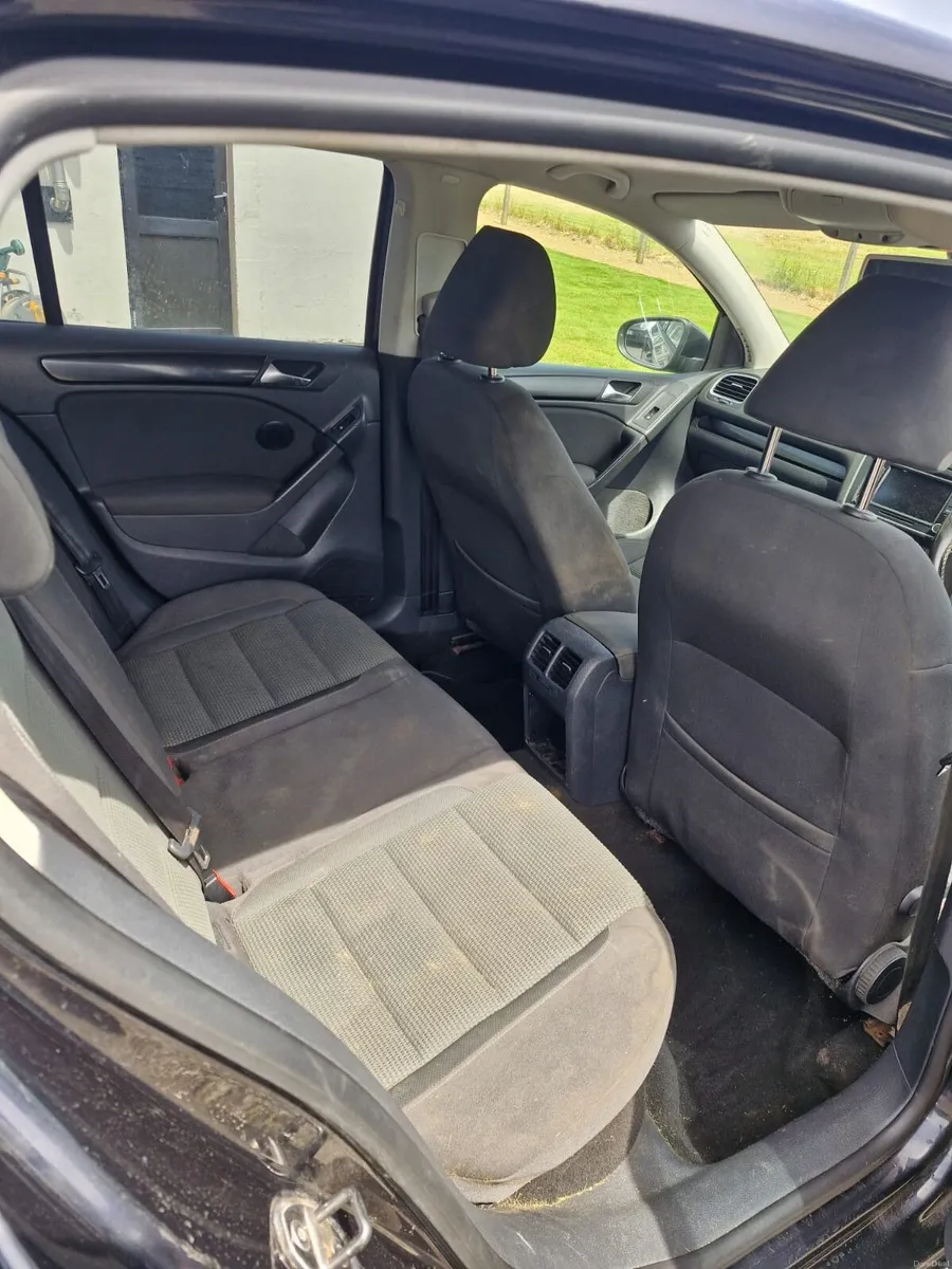 Volkswagen Golf 2011 - Image 2