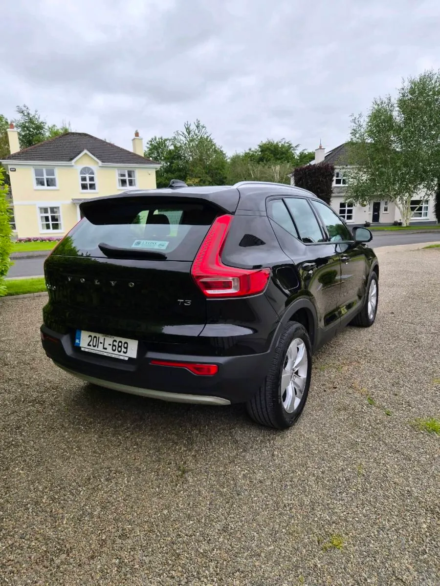Volvo XC40 T3 - Image 2