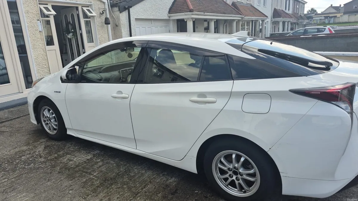 Toyota Prius - Image 4