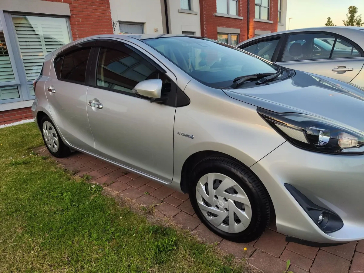 Toyota Aqua 2018 Hybrid Auto | NCT 9/27| Tax 12/26 - Image 3
