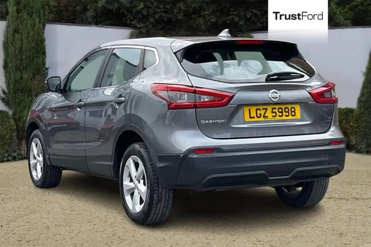 Nissan Qashqai Acenta Premium - Image 2