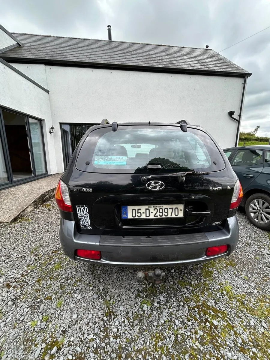 Hyundai Santa Fe 2005 - Image 2