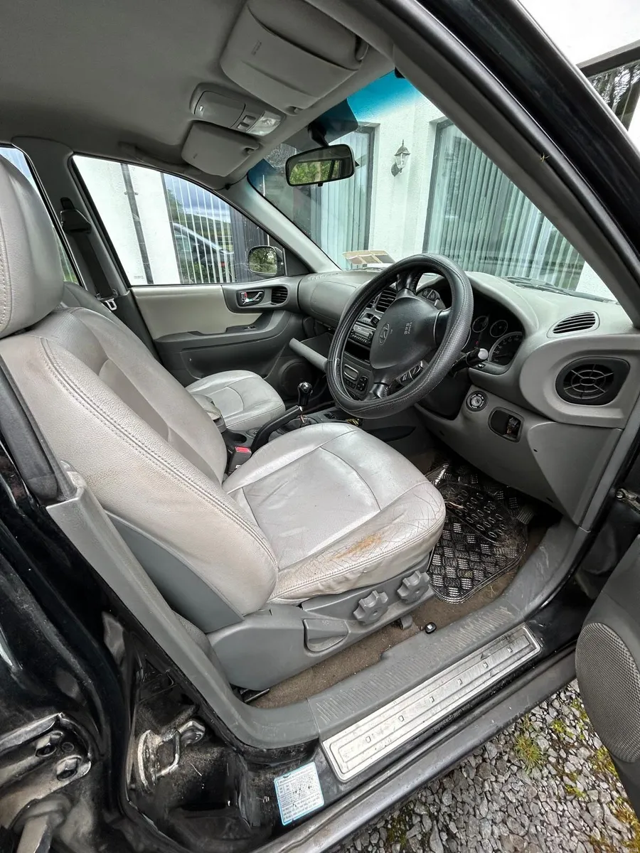 Hyundai Santa Fe 2005 - Image 4