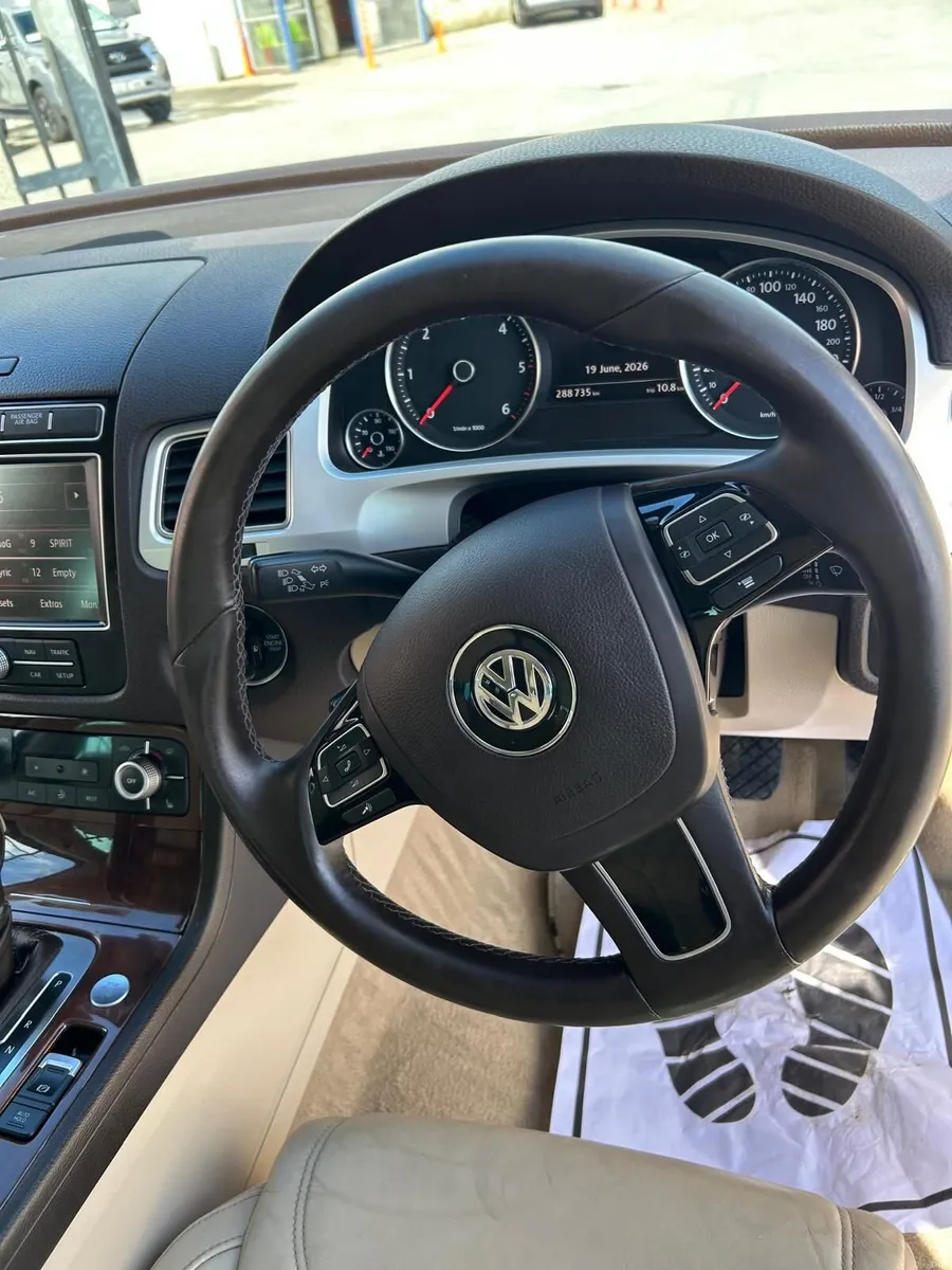 Volkswagon Touareg 5 Seat Commercial 2018 - Image 4