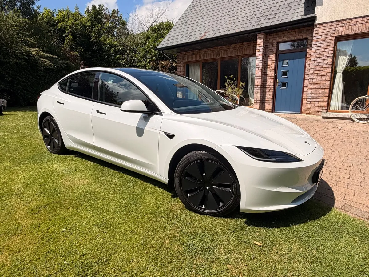 Tesla Model 3 2024 - Image 2