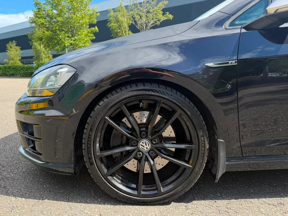 Volkswagen Golf 2.0 TSI DSG Black Edition - Image 4