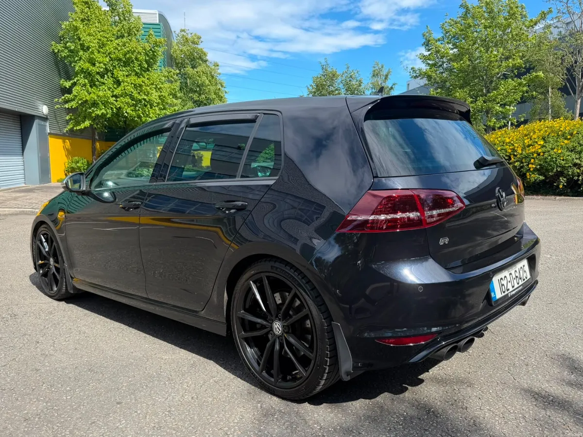 Volkswagen Golf 2.0 TSI DSG Black Edition - Image 3