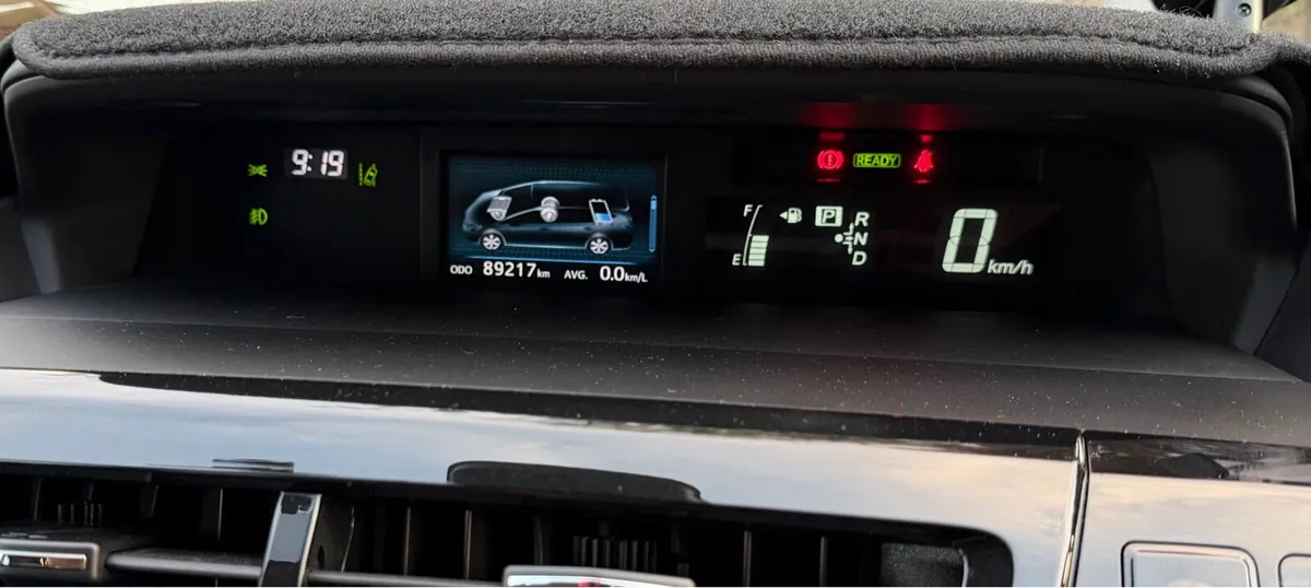 Toyota Prius Alpha G package *Rear high specs* - Image 6