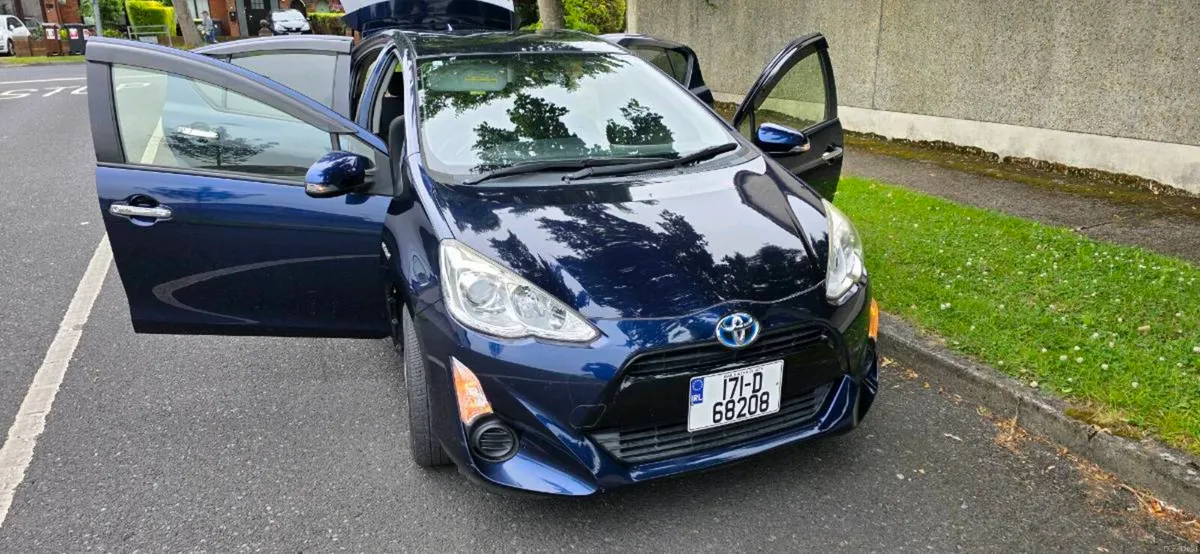 Toyota Aqua 2017 top of range with low milage - Image 1