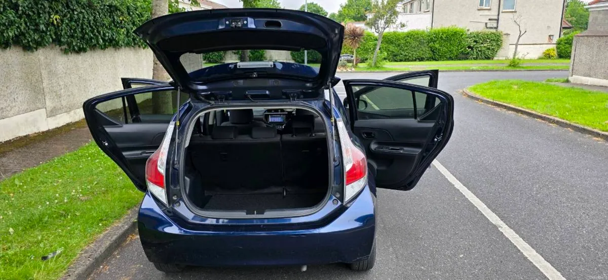 Toyota Aqua 2017 top of range with low milage - Image 3