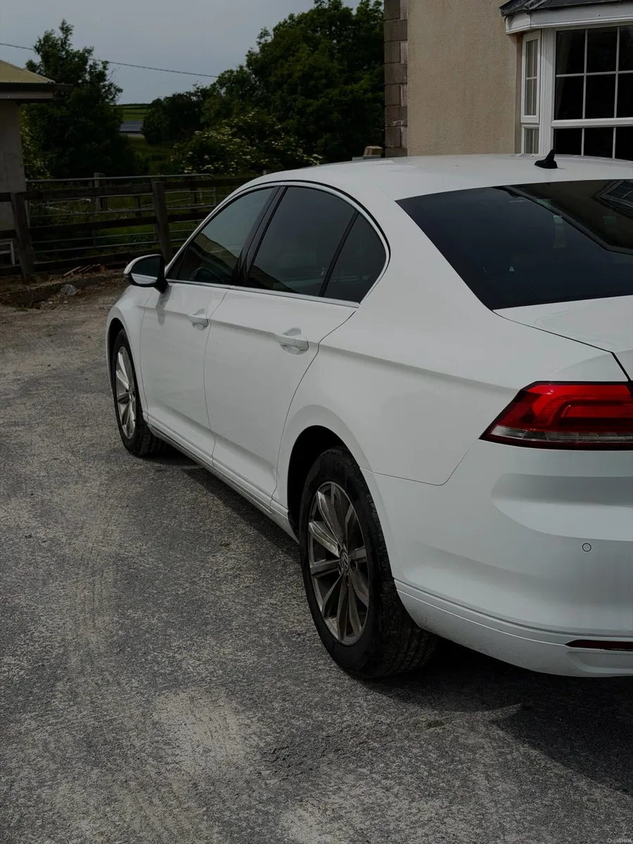2015 Volkswagen Passat Business 2.0 TDI 150BHP - Image 2
