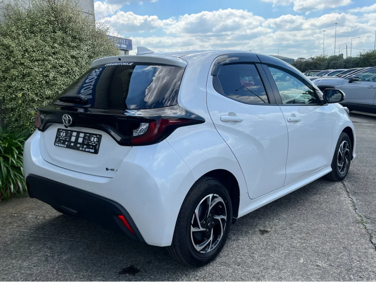 Toyota Yaris G HYBRID AUTOMATIC 1.5 PETROL //REVER - Image 4