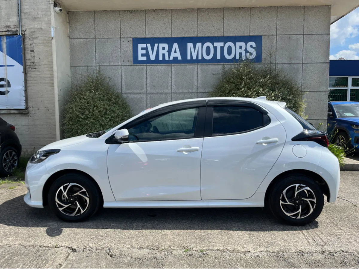 Toyota Yaris G HYBRID AUTOMATIC 1.5 PETROL //REVER - Image 6